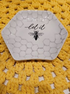 New Bee Kitchen Spoon Rest 5in. "Let It Bee"